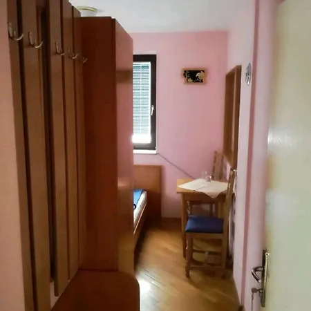Apartment Lovacka Kuca „veliko Vrelo“ Ostrelj