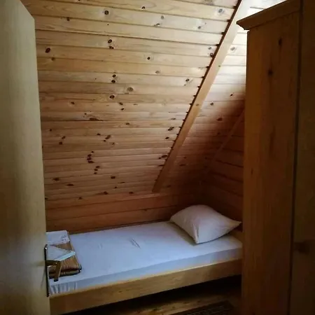 Lovacka Kuca „veliko Vrelo“ Ostrelj